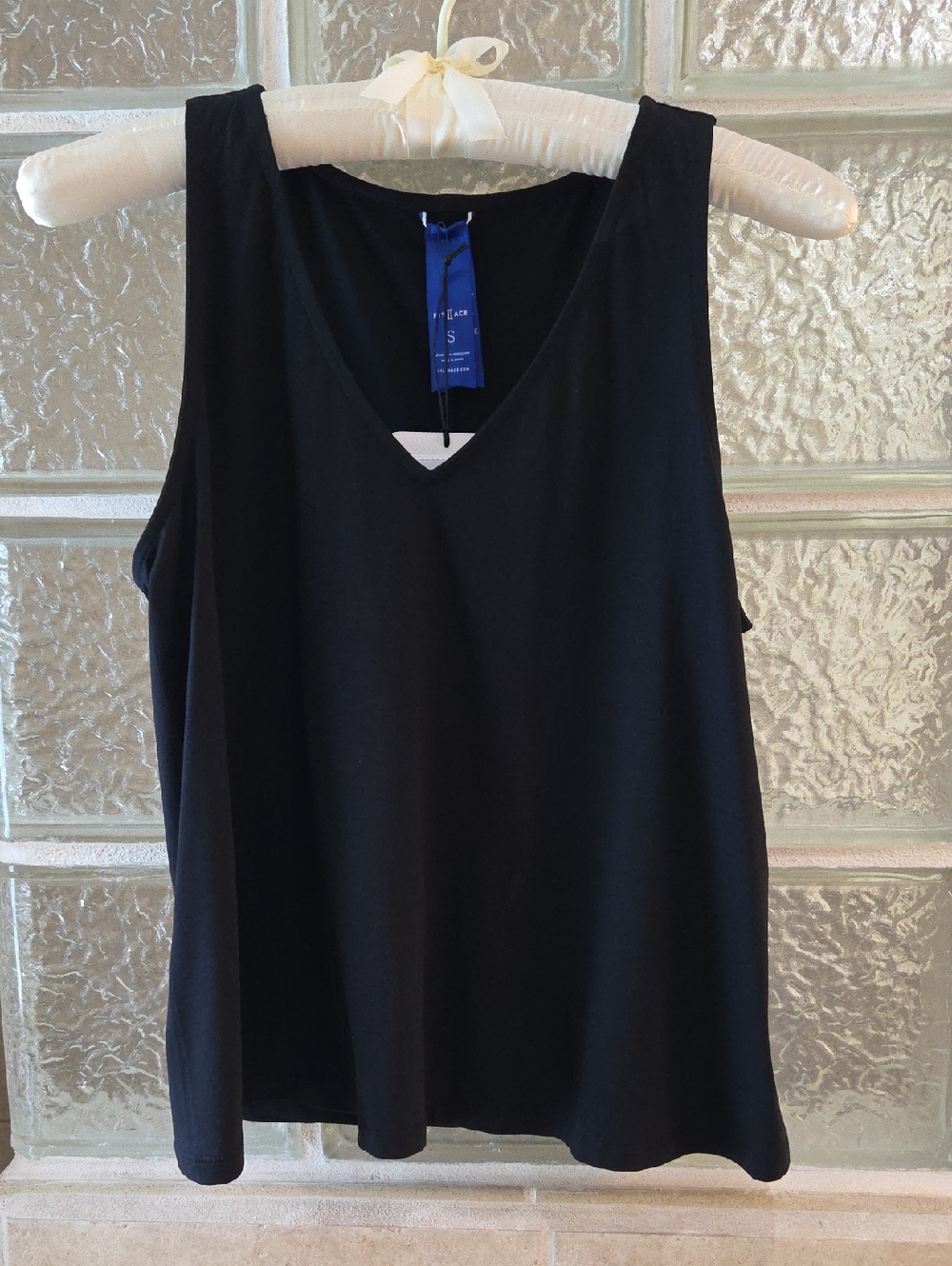 New Kit and Ace Lovely Tank Relaxed Fit Black V-Neck Pima Cotton Top Small